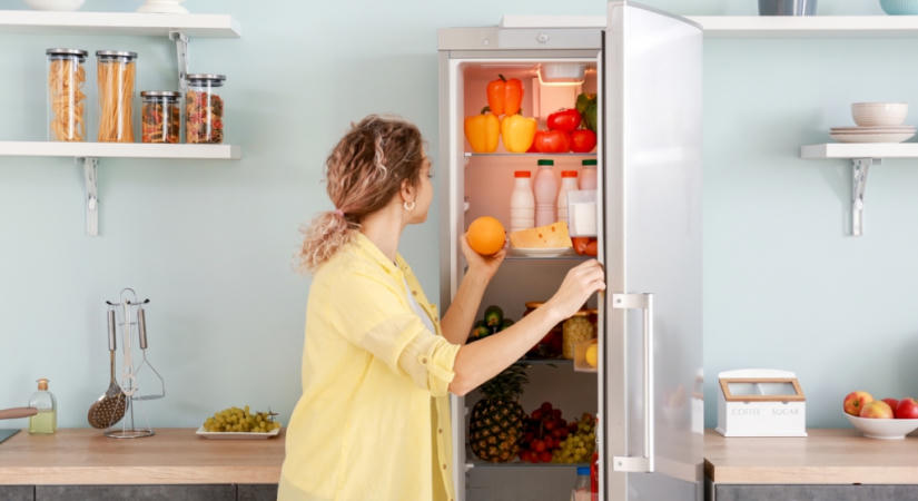 Így helyezd el a hűtőszekrényt egy aprócska konyhában – profi tippek!