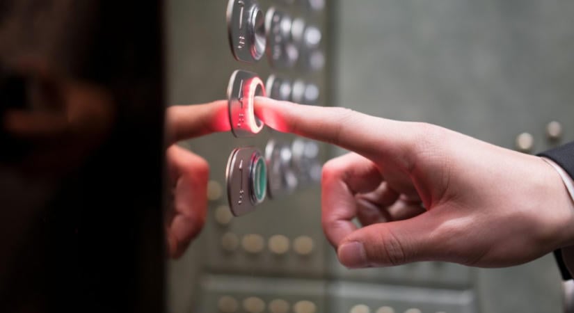 Segítséget ajánlott, majd 155 ezer forintot lopott el egy idős férfitól