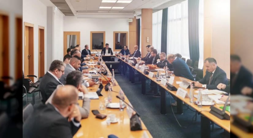 Egyeztetett a kormány a fuvarozókkal a nehéz piaci helyzetről
