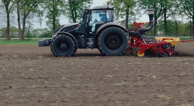 Kukoricavetés 40 km/h sebességgel, egészen elképesztő bravúrt hajtottak végre
