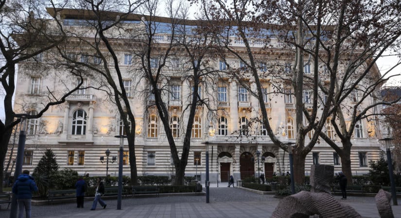 Nemzetközi elfogatóparancsokat adtak ki az MNB-ügyben, körözik Matolcsy fiát