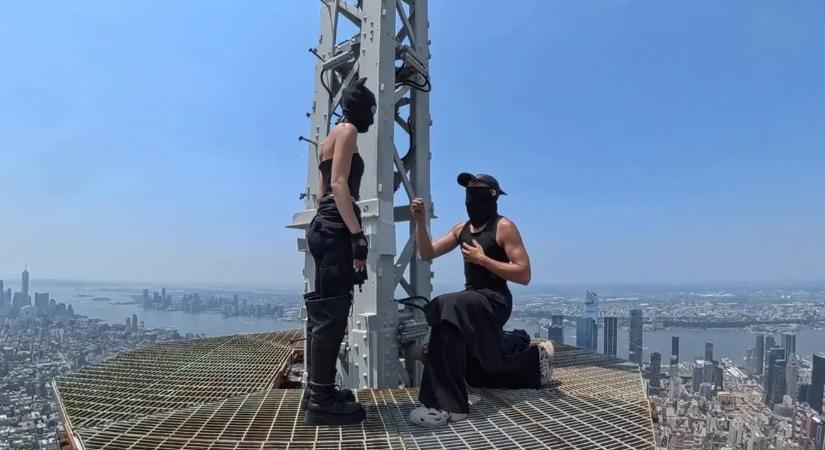 Az Empire State Building tetején kérte meg szerelme kezét az orosz extrémsportoló – videó