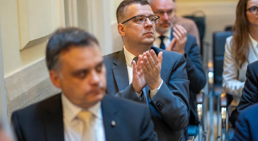 Galgóczy Ferenc: „Seszták Miklós mentelmi jogának felfüggesztésével újabb ügyek jönnek, megremeg az orbáni rendszer”