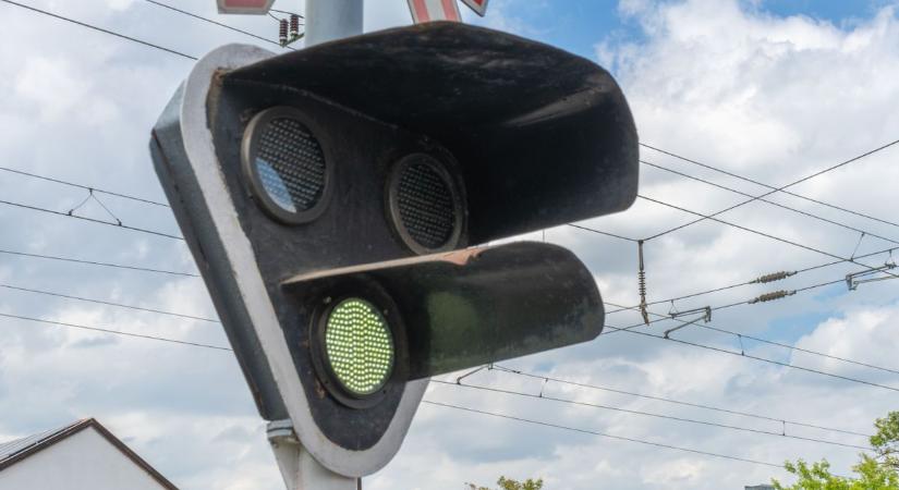Több vasúti átjárót is lezár a GYSEV