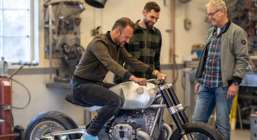 Célegyenesben a kétliteres BMW R20 - Már közúton a BMW legnagyobb boxere