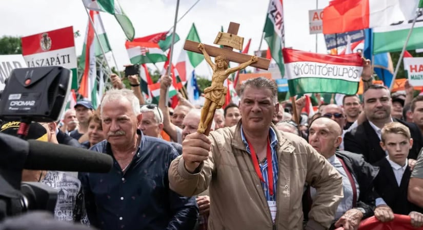 Magyar Péter kőkemény pofont osztott ki, váratlan visszavonulót fújtak a Békemenet szervezői