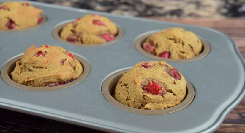 Villámgyorsan készülő epres muffin: ezt készítsd, ha túl sok gyümölcsöt vettél a piacon