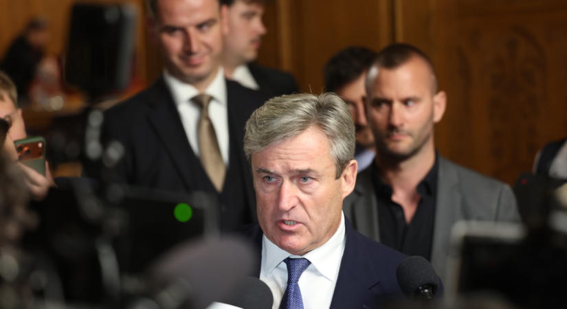 Energiatakarékosságra kapcsolnak a boltok: kevesebb világítás, visszafogott klíma és több home office jöhet