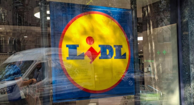 A magyar vásárlók kedvenc boltláncát bíróság kötelezte: a Lidlnek le kell állítania egy termék értékesítését – megütötte a bokáját a diszkontóriás, napi 5000 euró a tiltott lábbeli