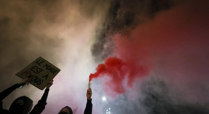 Ezrek vonultak utcára Olaszországban, miután több városban erőszakba torkollott a tüntetés