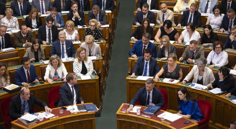 Elfogadta a parlament a 100 ezres iskolakezdési támogatásról szóló javaslatot, megszületett az új közmédia alapja is