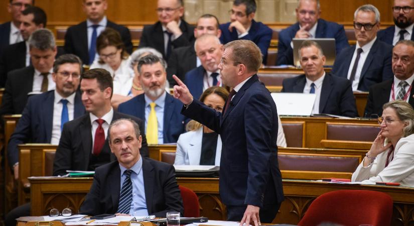 Jövő héten is rendkívüli parlamenti ülés jön, a vagyonvisszaszerzési hivatal és a vármegyék visszanevezése is napirenden lesz