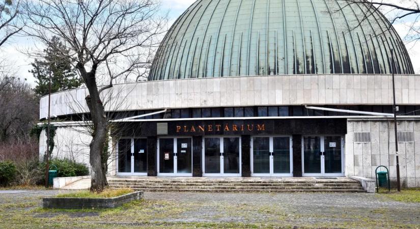 Újranyitná a kormány a Planetáriumot