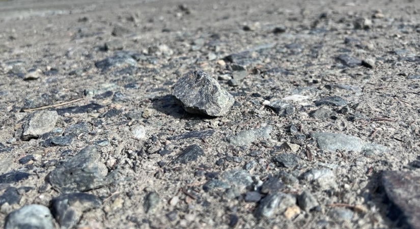 DÖNTÉS - Leaszfaltozta az azbeszttel szennyezett utakat a szombathelyi önkormányzat!