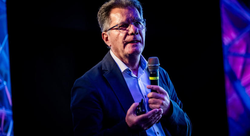 Belga professzor figyelmeztet Budapesten: egész iparágak rendeződhetnek át