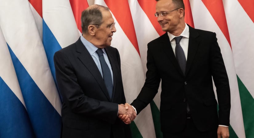 Magyar Péter is reagált a lengyel külügyminiszter belengetett bizonyítékaira