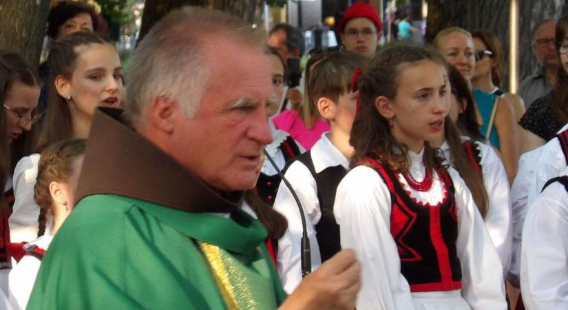 Balatonalmádiban folytatódott Böjte Csaba missziós körútja fotók, videó