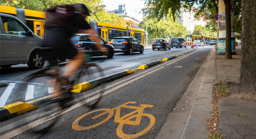 Biciklimentes járdákat alakítottak ki a József körúton, biztonságosabb lett a kerékpározás