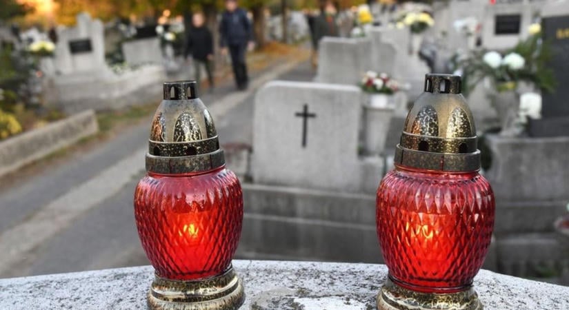 Van egy város, ahol ingyen viszik autóval az időseket a temetőbe mindenszentekkor