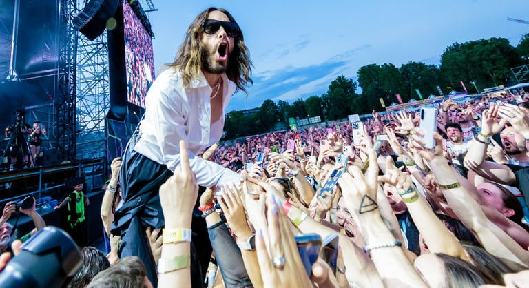 Jared Leto háborút és hazugságokat hoz jövőre Budapestre