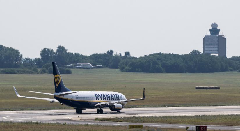 A tanárok mellett a légiirányítókat is katonákkal pótolná a kormány