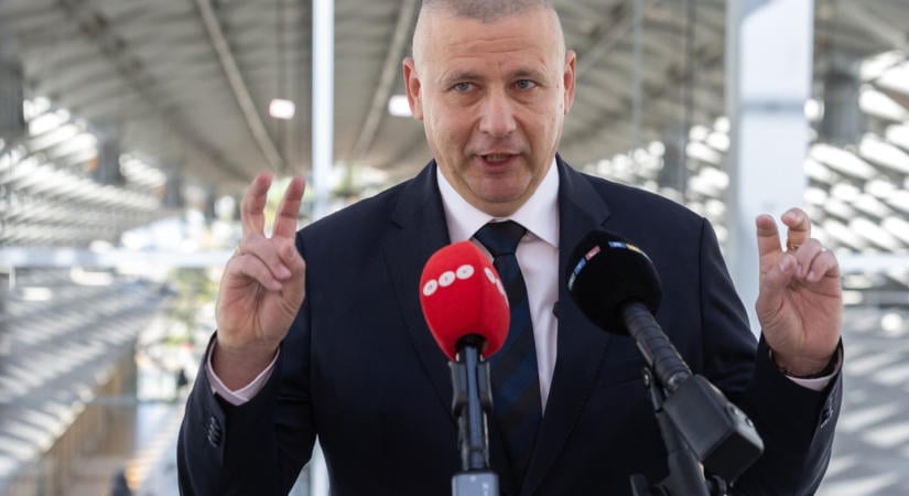 Kétezer milliárd forintos hitelt vesz fel a kormány - Brüsszel válaszolt Ruszin-Szendi miniszter helyett