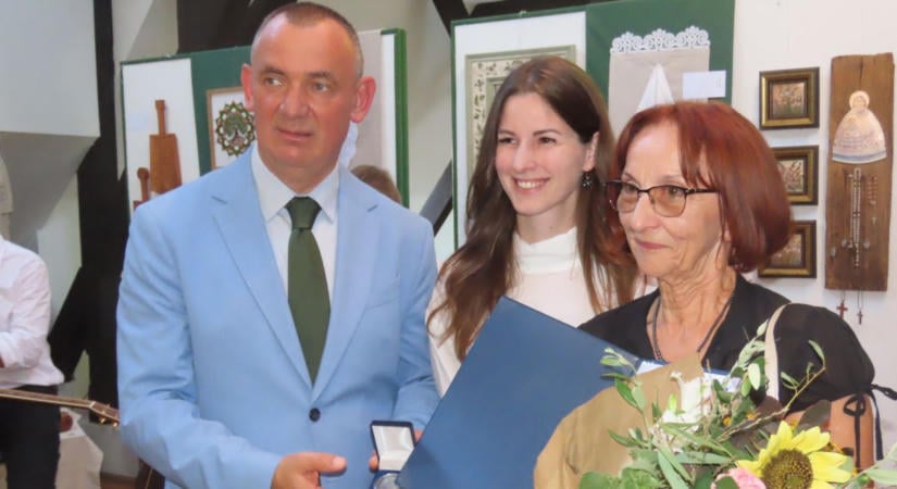 Generációkat oktatott rajzra Némethné Andorka Klára, a tanárnőnek a vármegyei díj