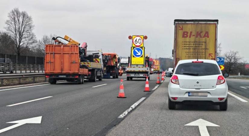 Kamiontűz az M7-esen, erős forgalom a főváros környékén