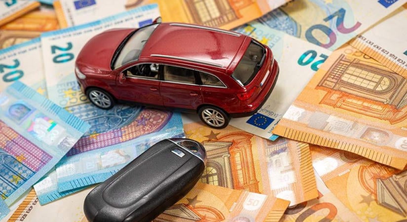 A személyautók kötelező felelősségbiztosításának átlagdíja idén csökkent