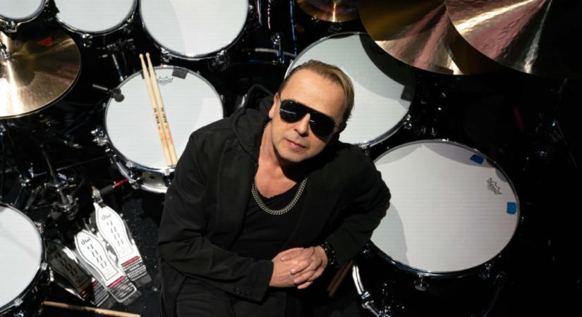 Egészen különleges zenei kaland miatt érkezik ismét Magyarországra a Depeche Mode dobosa