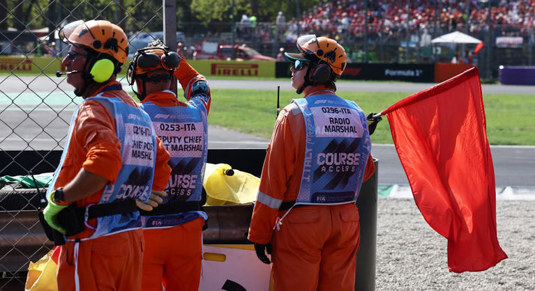 Könnyek között az olaszok: bődületesen nagy balesetet szenvedett Charles Leclerc Monzában – videó!