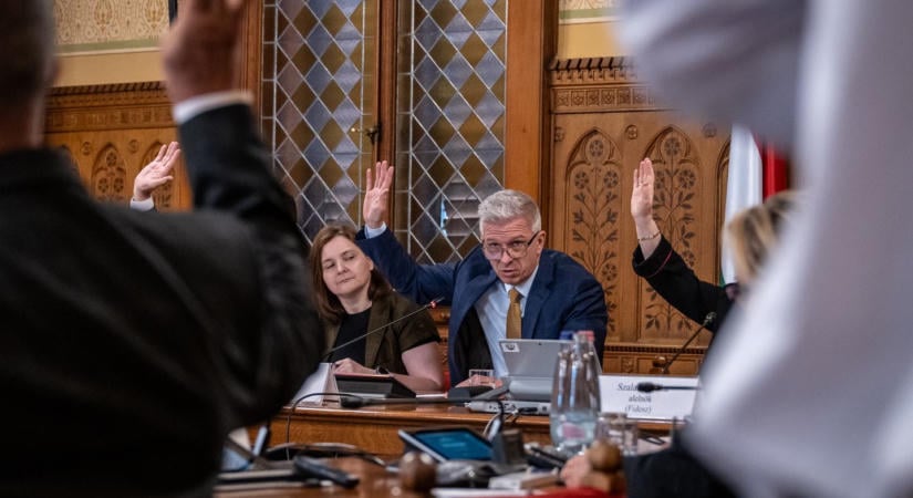 Csak decemberben jöhetnek az uniós pénzek, idén már nem költik el őket – elszólta magát az államtitkár?