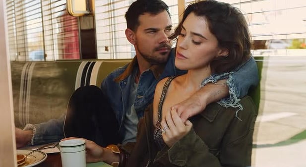Megszületett Taylor Lautner első gyermeke