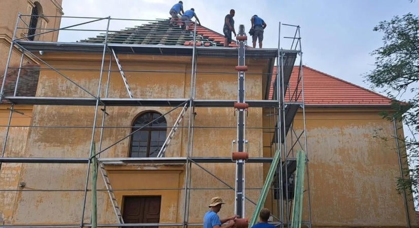 Összefogással újult meg a nagycsepelyi templom tetője