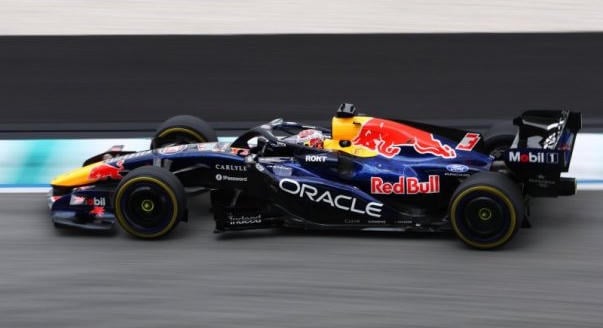 Újít a Cadillac, Verstappennek tetszik a Red Bull: a nap F1-es hírei