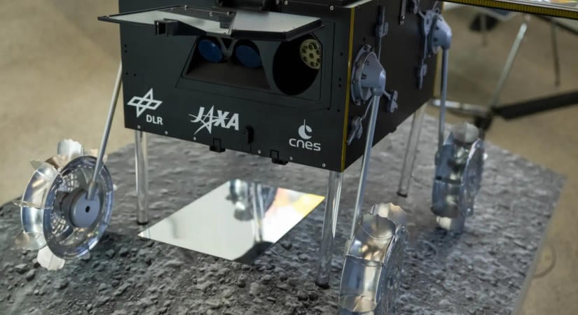 Útnak indult a japán MMX-szonda, mintát hozna a Mars Phobos nevű holdjáról