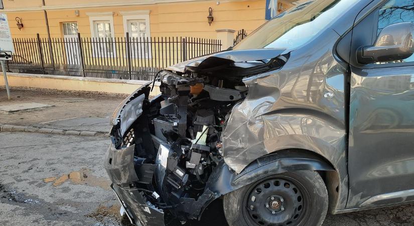 A kereszteződésben ütköztek