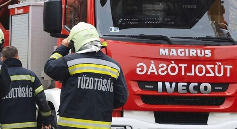 Kigyulladt egy épület Borsod-Abaúj-Zemplénben, két településről is rohant a segítség