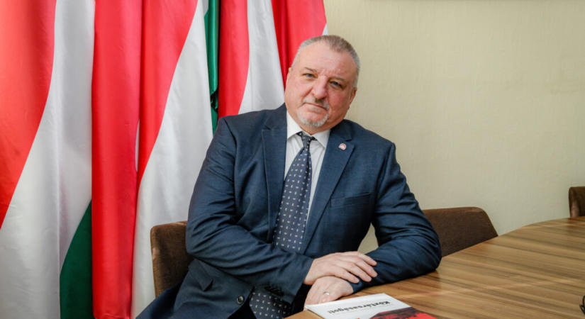Komjáthi Imre úgy kiosztotta Orbánt, hogy csak nyekkent: „Csak nem sikerült megtalálnia azt a gerincet”