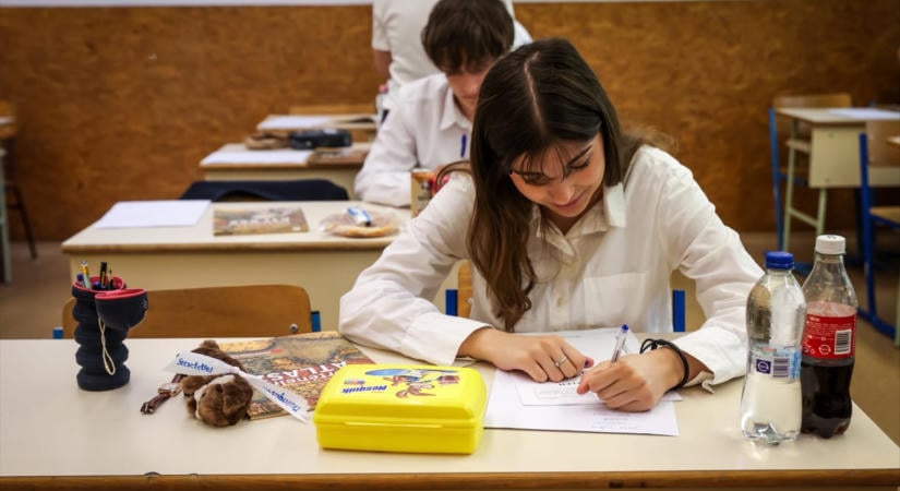Véget értek az őszi érettségi írásbelik: mutatjuk, mikor lesznek a szóbeli vizsgák