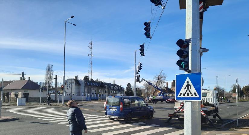 A jelzőlámpákon dolgoznak