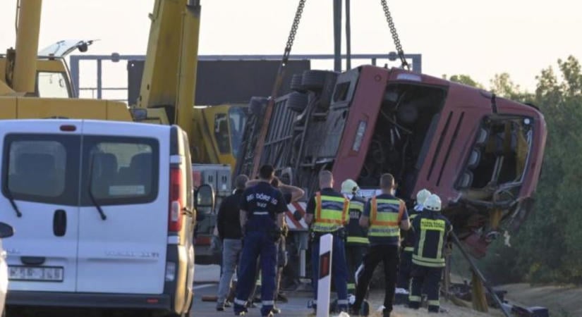 Buszbaleset az M3-ason: a lengyelországi kórházak készen állnak a sérültek fogadására