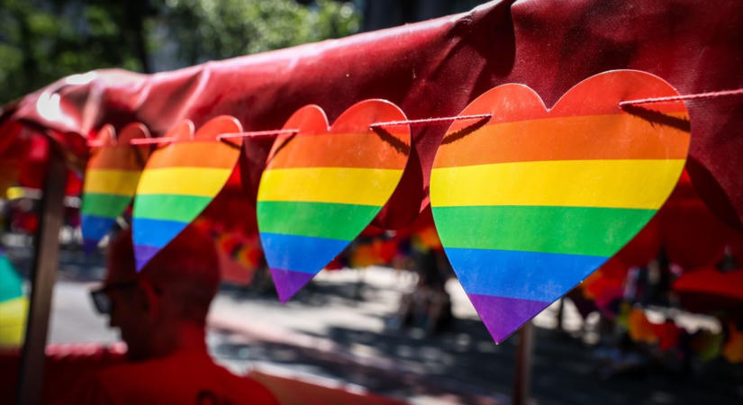 Hátba rúgta egy LMBTQ-rendezvény szervezőjét, vádat emeltek a pécsi férfi ellen
