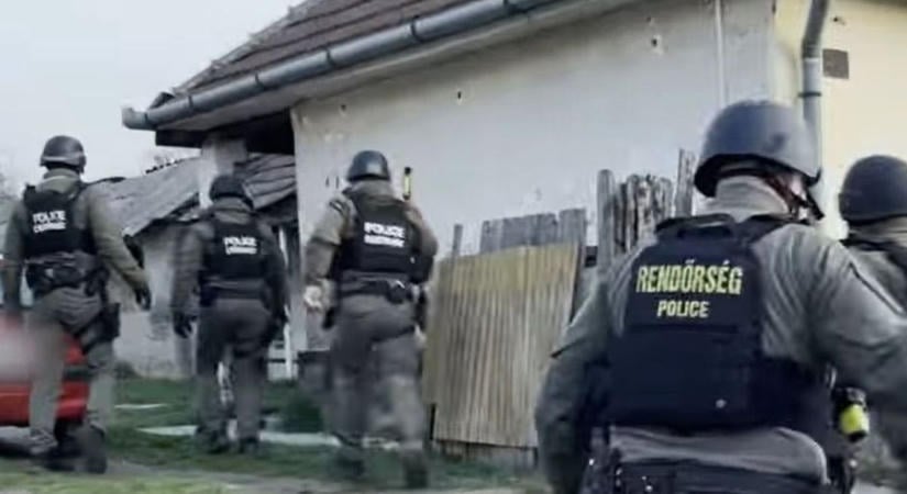 Hatalmas rendőrségi akció Borsodban! Rendőrök és kommandósok rúgták rá az ajtót az „üzletemberre”