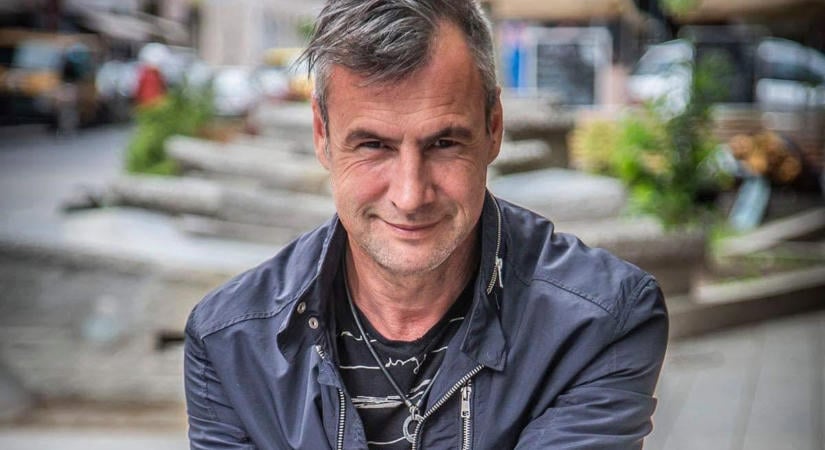 Egy telefonáló néző miatt szakadt félbe Pindroch Csaba fellépése