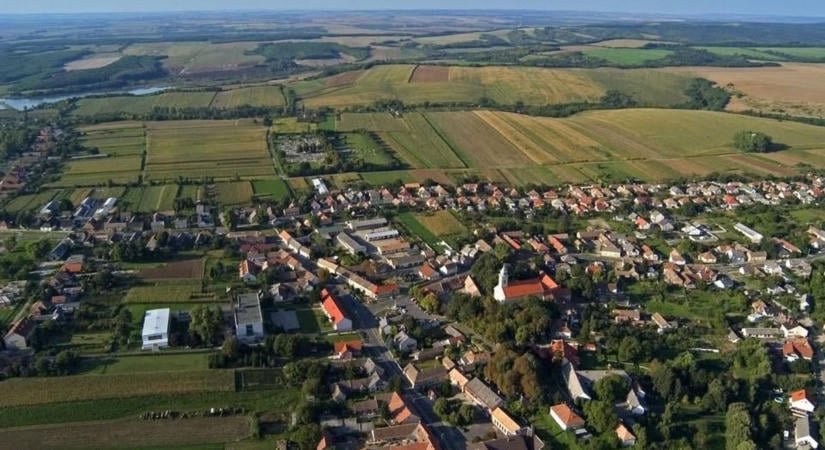 Sokan és sokat adakoztak – Betegágyakat vesznek a jótékonysági bál bevételéből