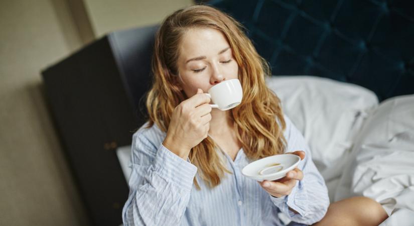 5 jel, hogy túl sok koffeint fogyasztasz: a délutáni fáradtság is felhívhatja rá a figyelmet