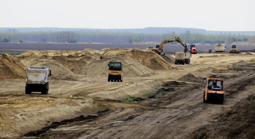 Vitézy szerint a sztrádakoncessziós cég legfeljebb fele annyit költött a hálózatra, mint amennyi pénzt kapott