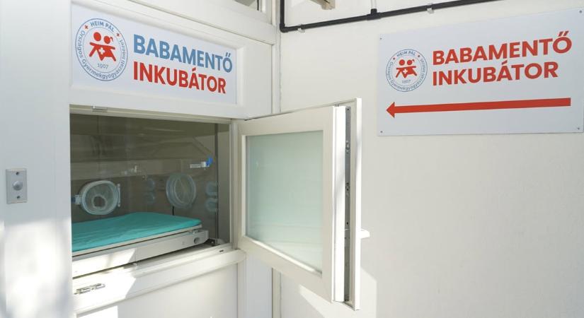 Csecsemőt helyeztek el a Heim Pál inkubátorában