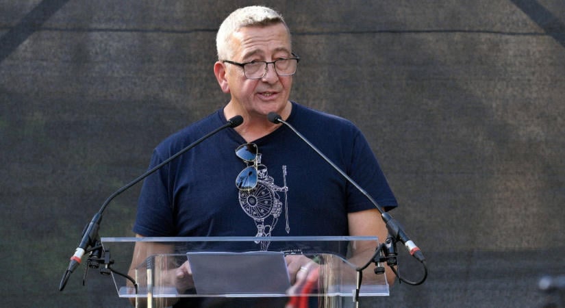 Bayer Zsolt szobát szánna a Terror Házában a „21. századi szörnyideológiának”